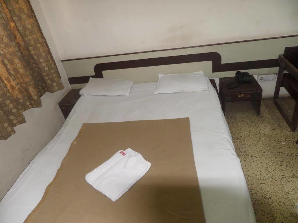 Hotel Shilpa Nashik Ngoại thất bức ảnh